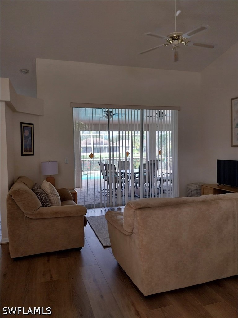 449 Dundee Ct Property Photo 5