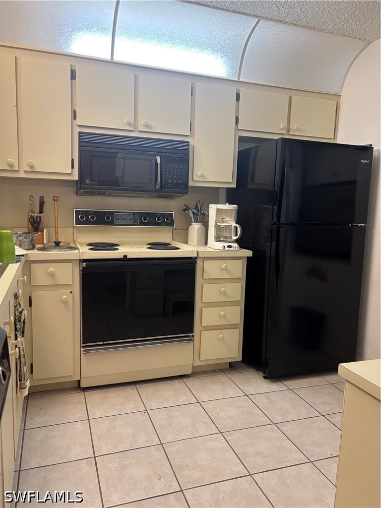 9285 Lake Park Dr 101 Property Photo 6