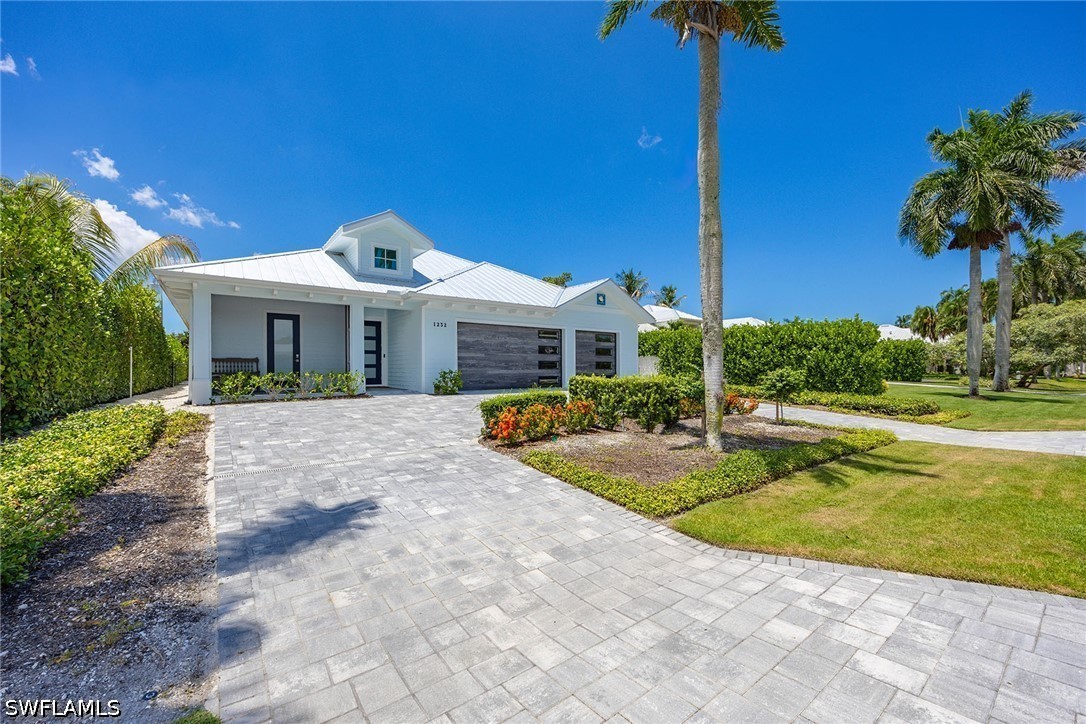 1232 Royal Palm Dr Property Photo 2