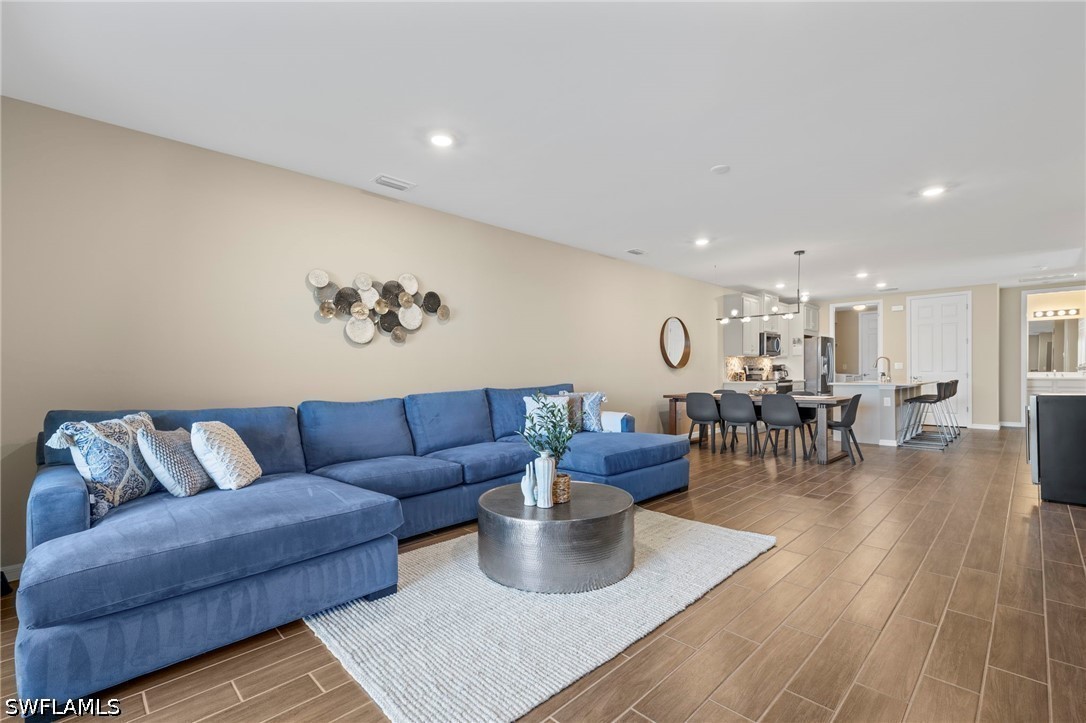 14644 Edgewater Cir Property Photo 4
