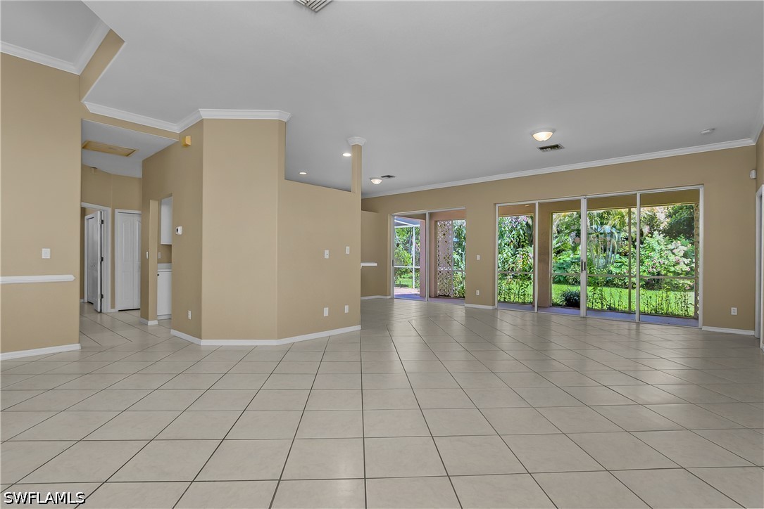 11082 Lakeland Cir Property Photo 5