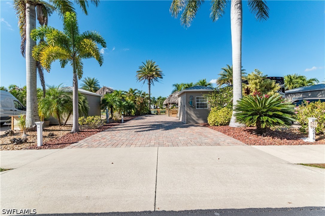 5216 Pineland Daisy Trl Property Photo 3