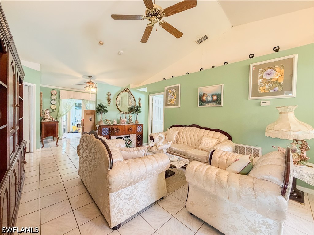 4000 Outer Dr Property Photo 3