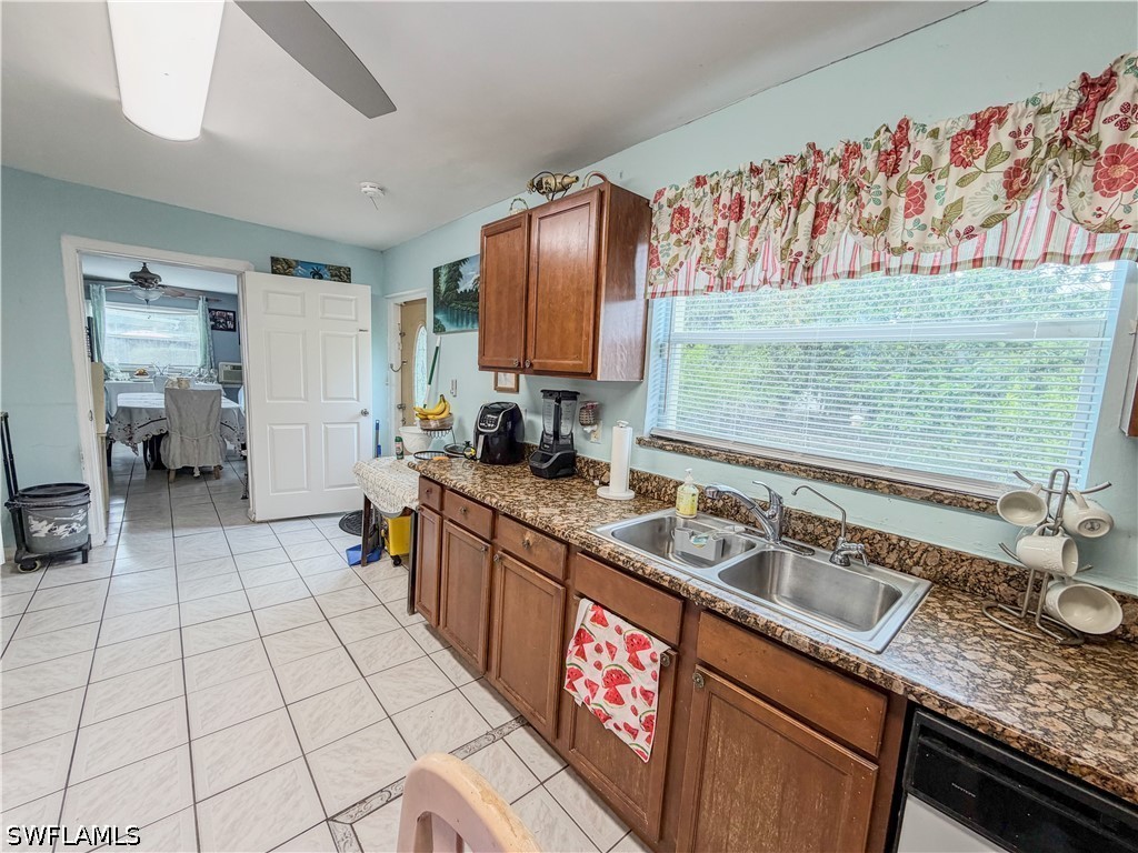 4000 Outer Dr Property Photo 7