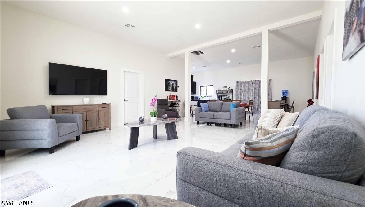 527 Perimeter Property Photo 3