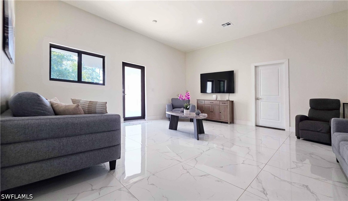 527 Perimeter Property Photo 18