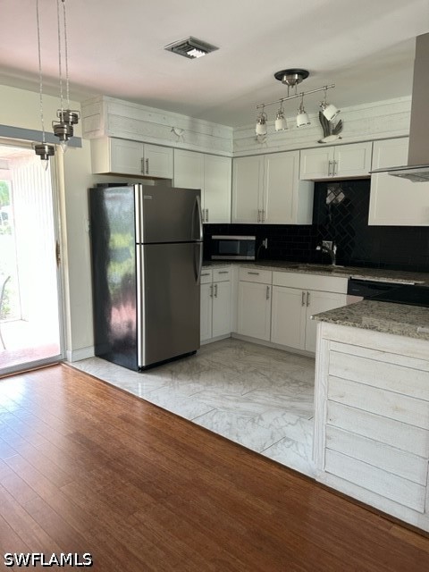 656 Palm View Dr 4 Property Photo 4