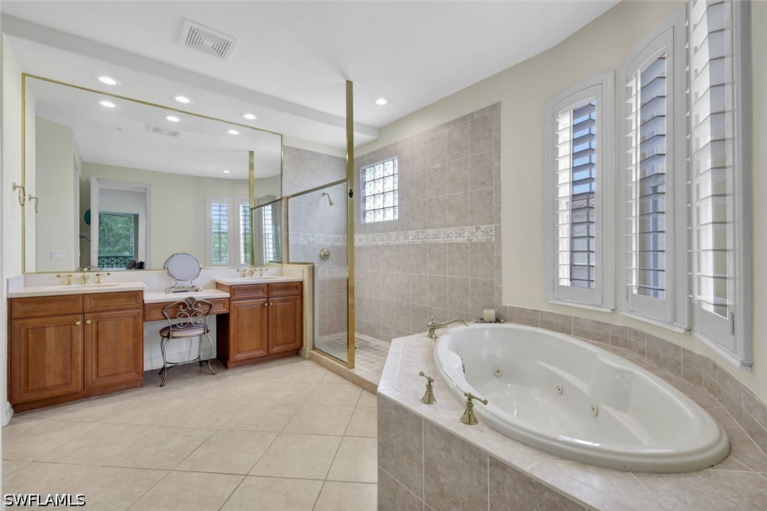 2830 Tiburon Blvd E 103 Property Photo 13