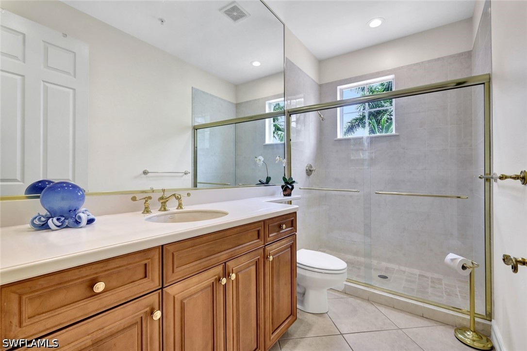 2830 Tiburon Blvd E 103 Property Photo 15