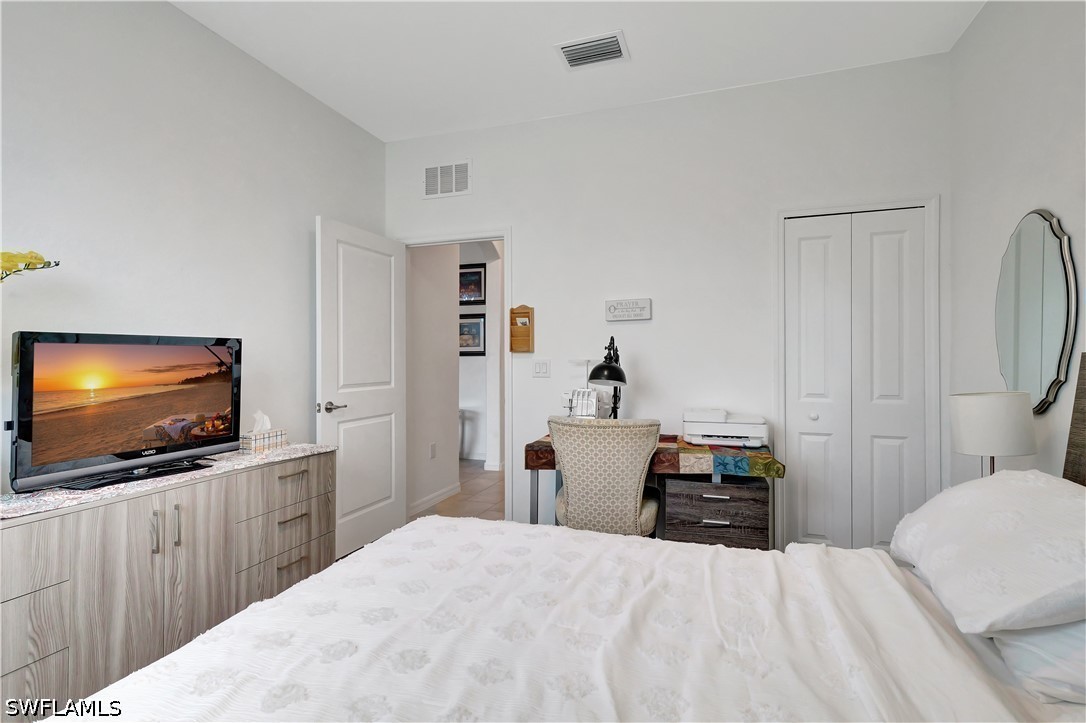 2122 Hamlin St Property Photo 14