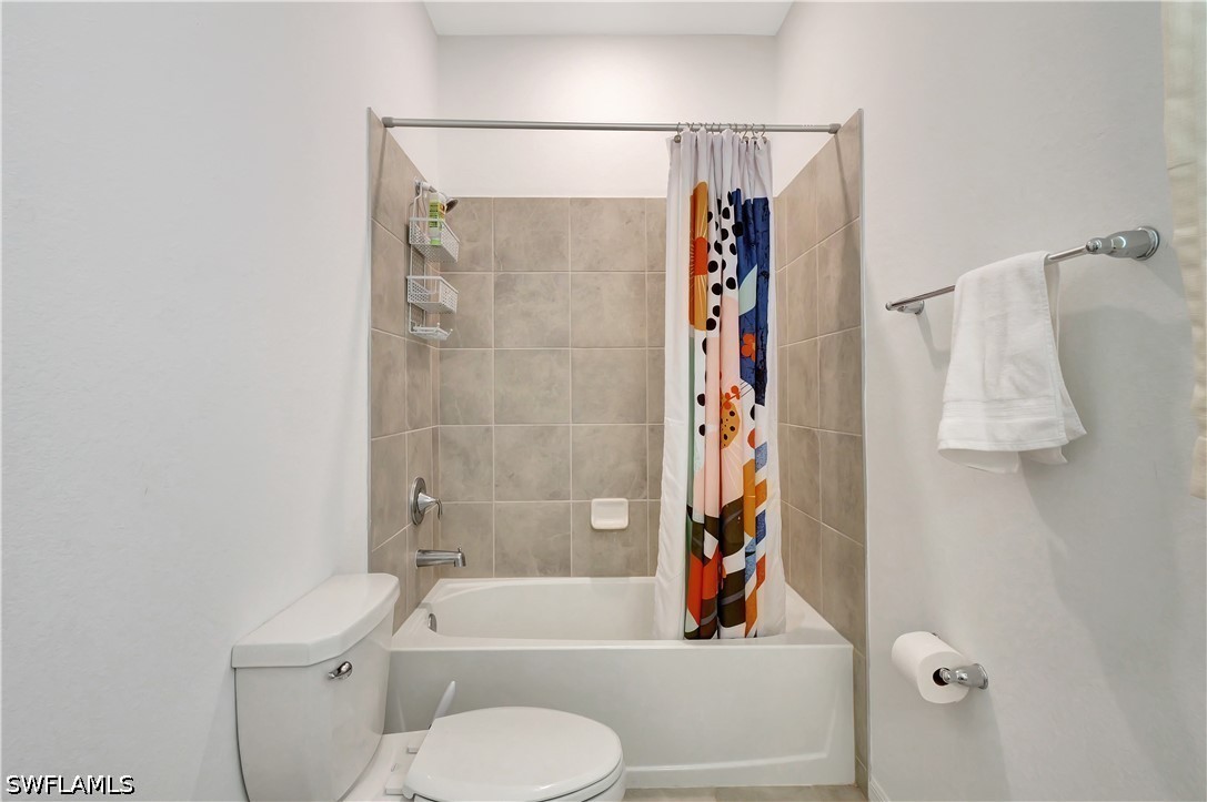 2122 Hamlin St Property Photo 15