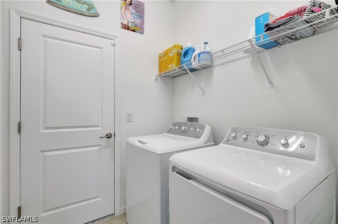 2122 Hamlin St Property Photo 19