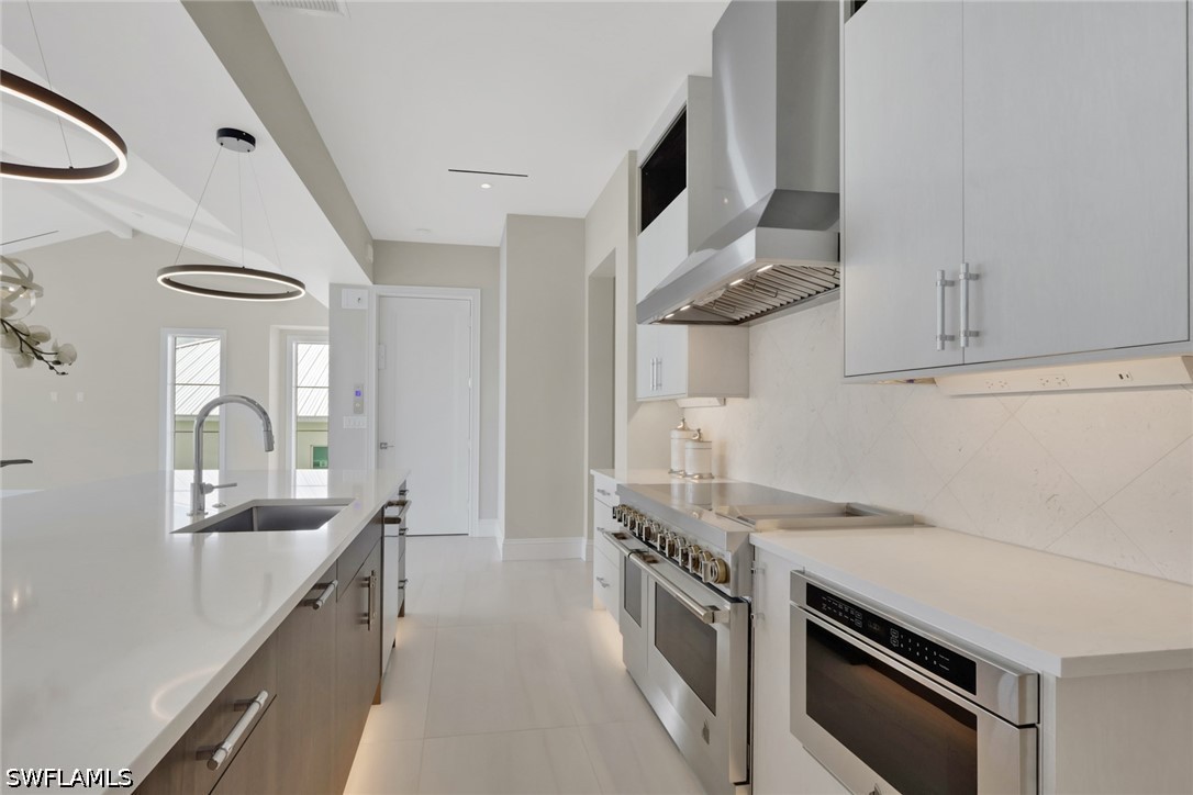 211 1st St Property Photo 13