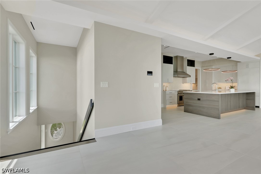 211 1st St Property Photo 14