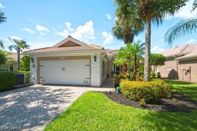 2314 Heydon Cir W Property Photo 2