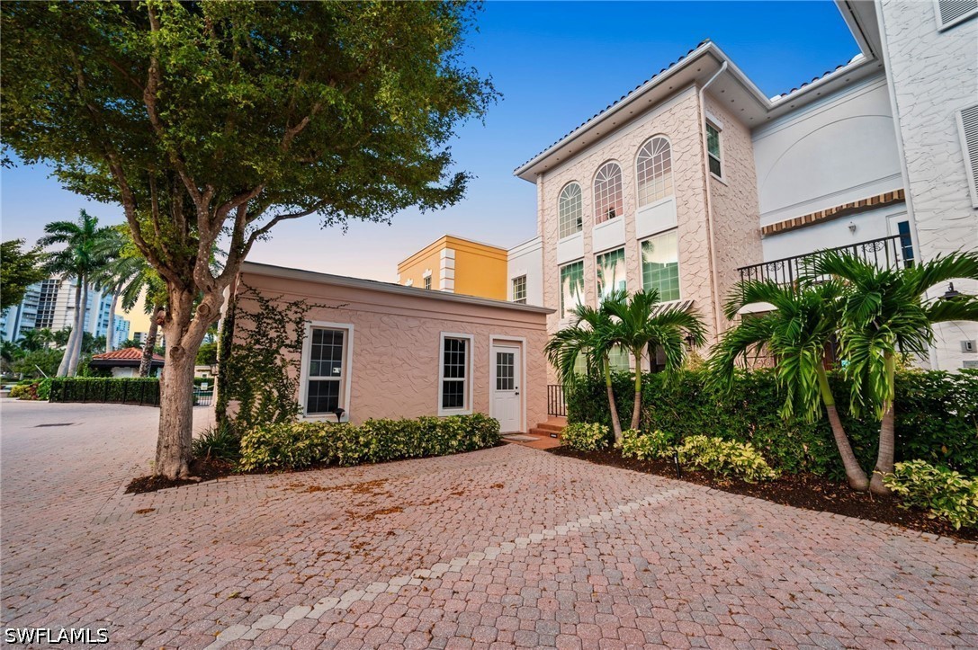 4000 Gulf Shore Blvd N 1500 Property Photo 3