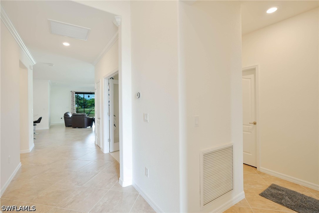 9215 Shadow Oak Ln Property Photo 3