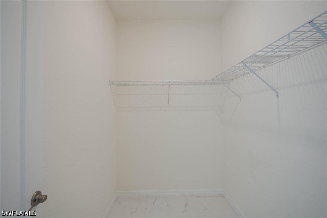 9215 Shadow Oak Ln Property Photo 14