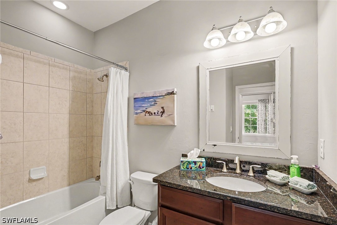 23440 Alamanda Dr 201 Property Photo 13