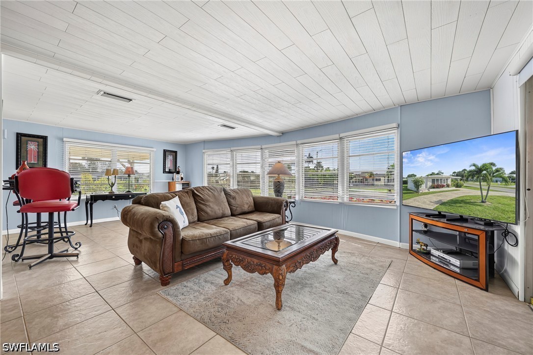 1 Cannes Dr Property Photo 3