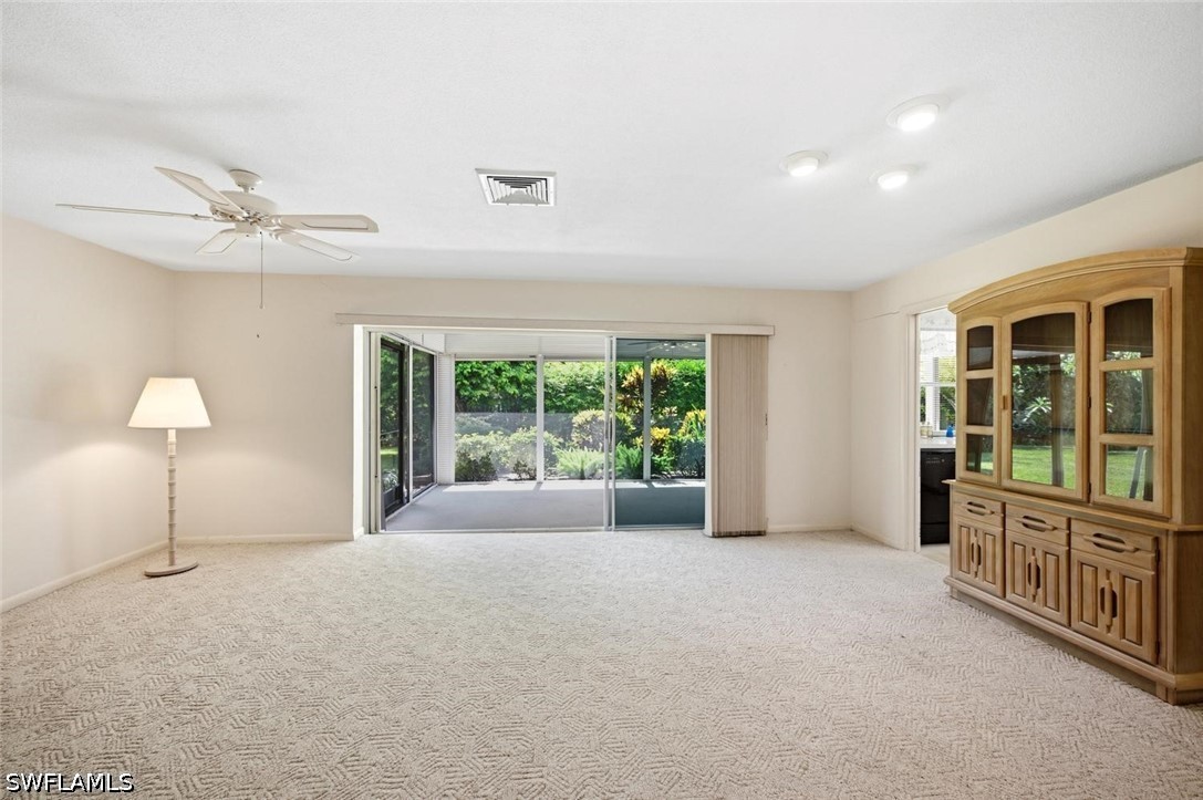 4443 Lakewood Blvd Property Photo 8