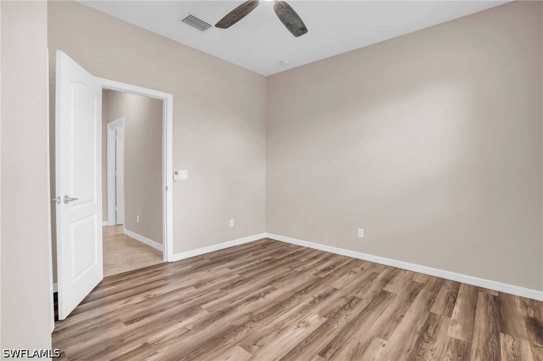 2061 Hamlin St Property Photo 11
