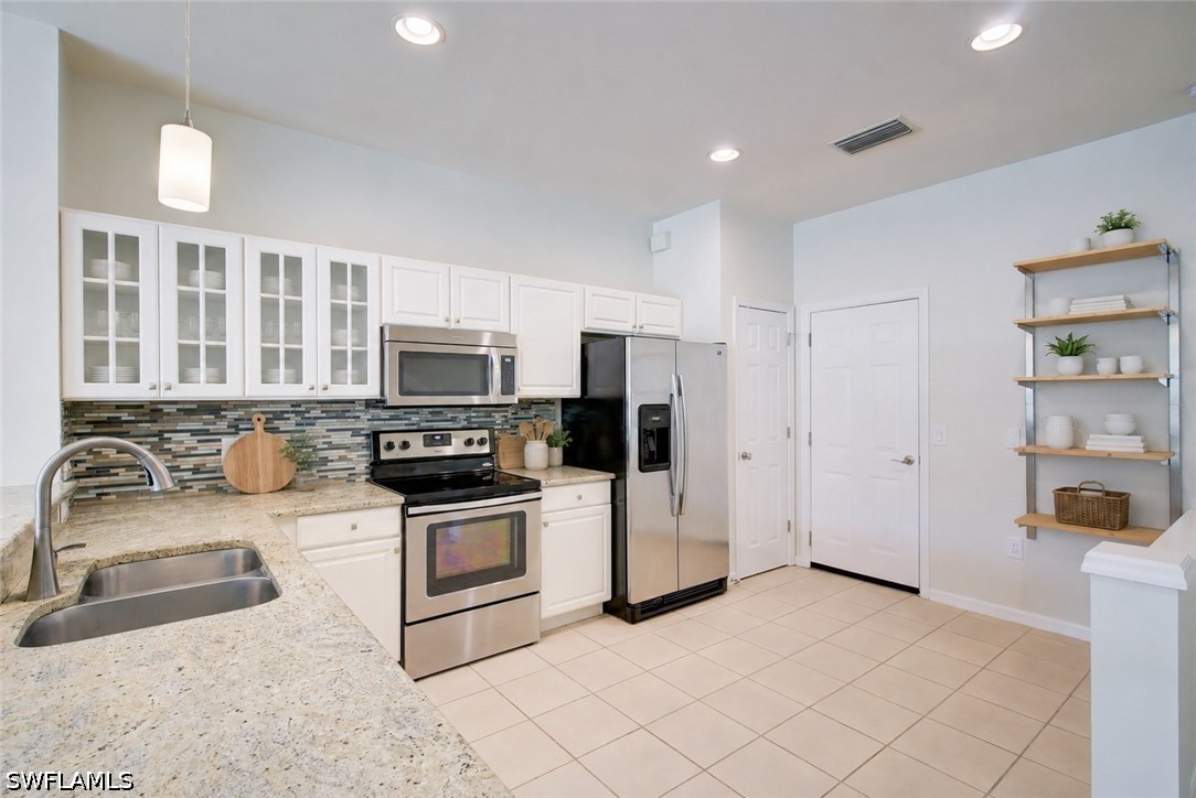 904 Hampton Cir Property Photo 2