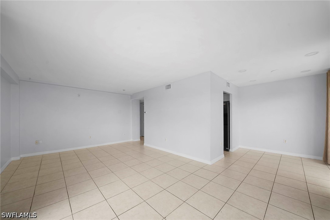 4807 Sunset Ct 405 Property Photo 5