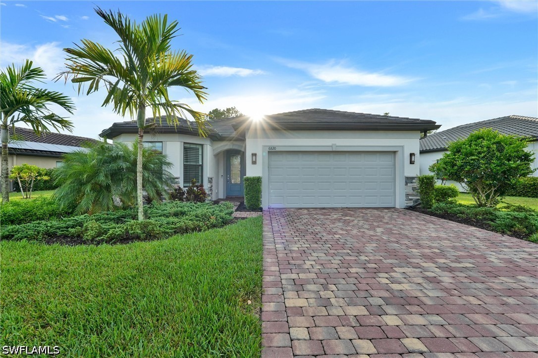 6820 Winding Cypress Dr Property Photo 3
