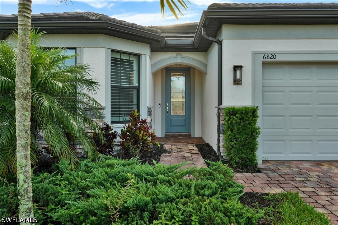 6820 Winding Cypress Dr Property Photo 9