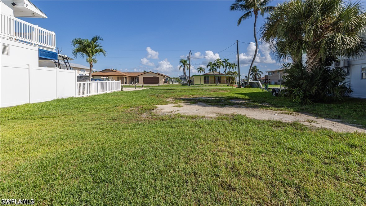 574 Coconut Ave S Property Photo 4