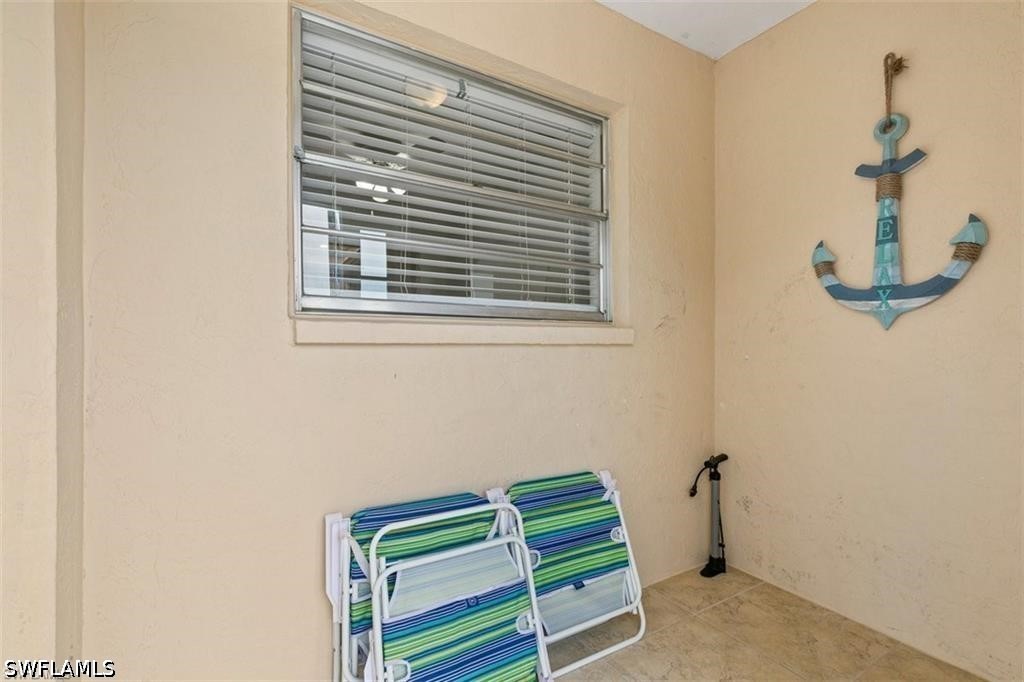 717 95th Ave N Property Photo 6