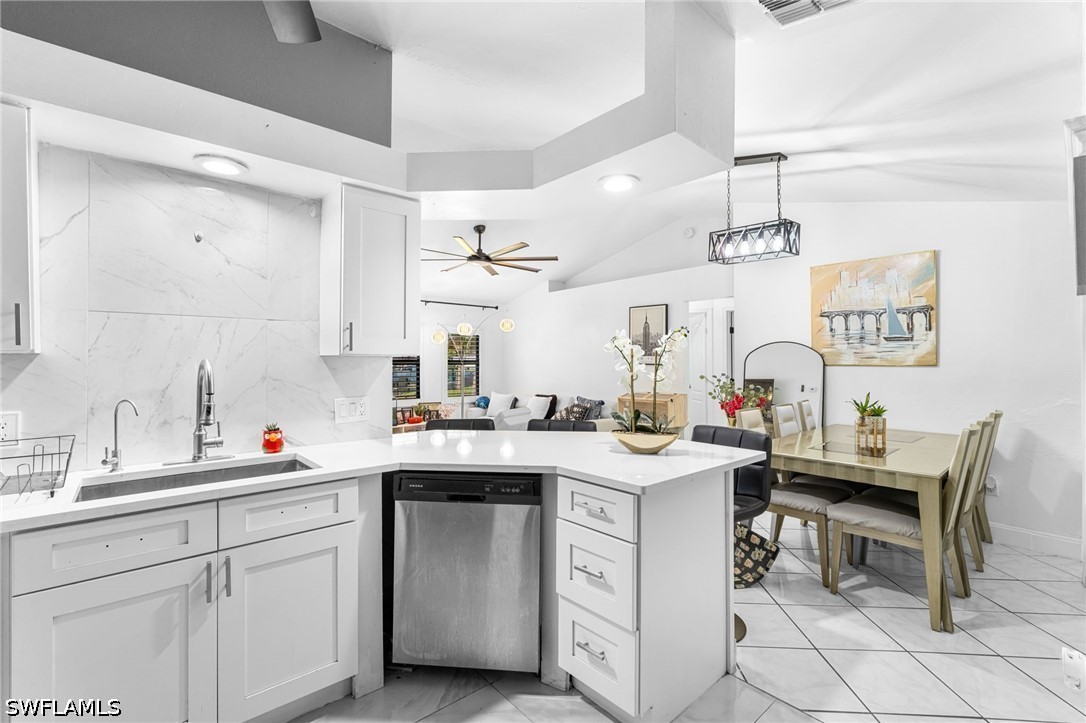 1871 Golden Gate Blvd E Property Photo 3