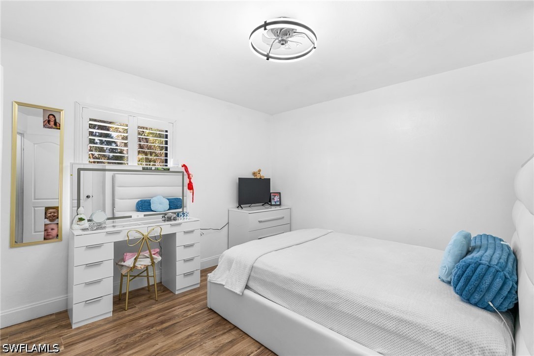 1871 Golden Gate Blvd E Property Photo 9