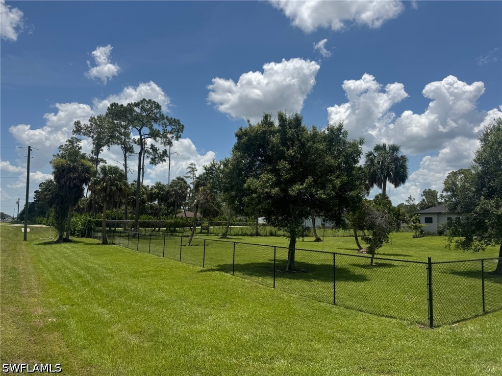 308 Golden Gate Blvd E Property Photo 6