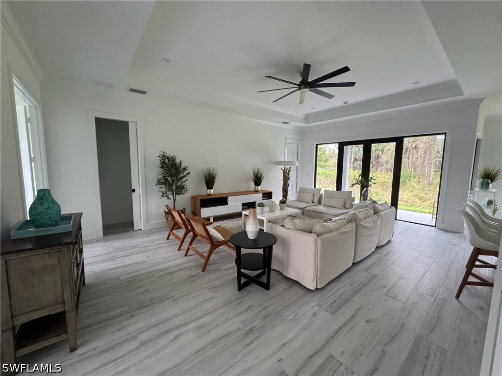 308 Golden Gate Blvd E Property Photo 8