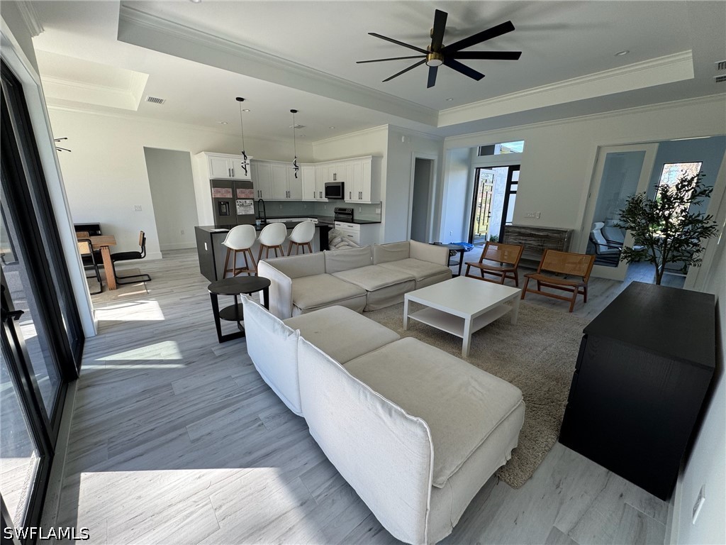 308 Golden Gate Blvd E Property Photo 10