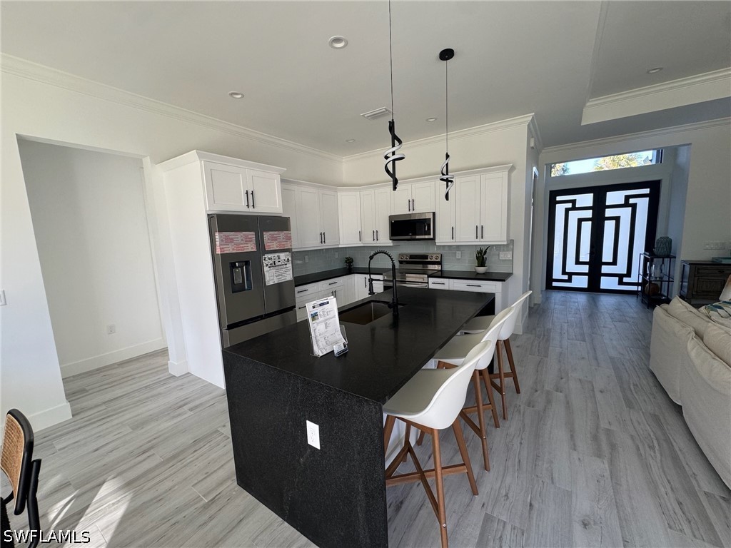 308 Golden Gate Blvd E Property Photo 13