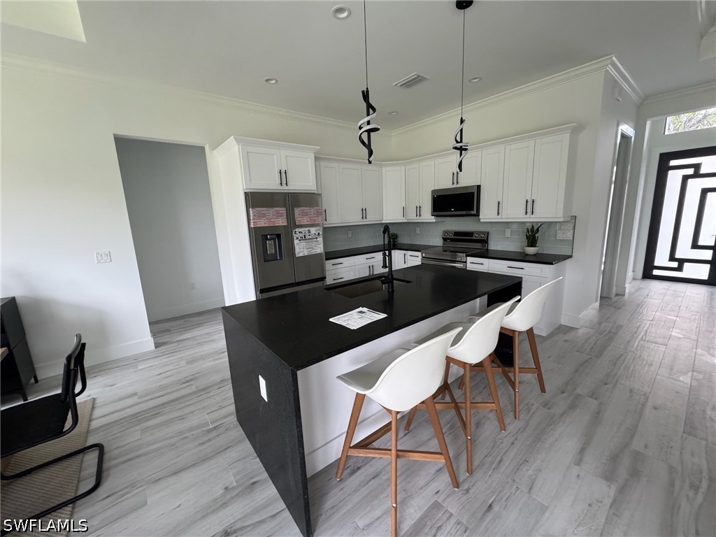 308 Golden Gate Blvd E Property Photo 14