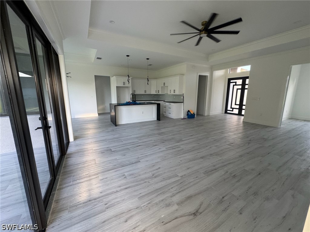 308 Golden Gate Blvd E Property Photo 16