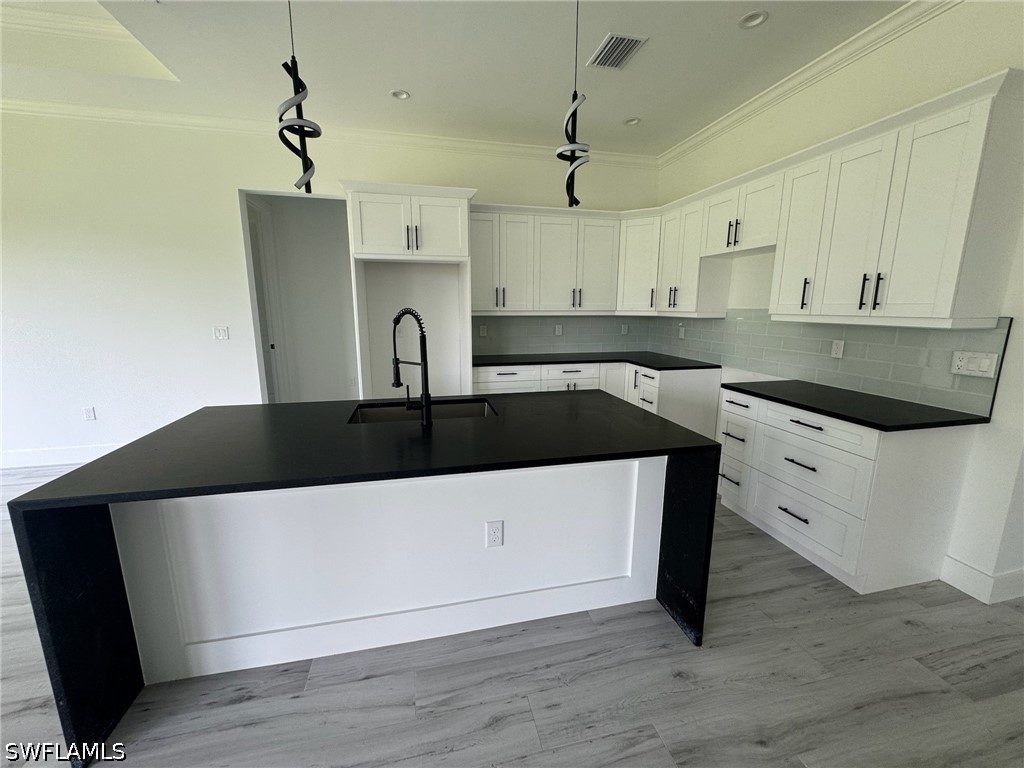 308 Golden Gate Blvd E Property Photo 18