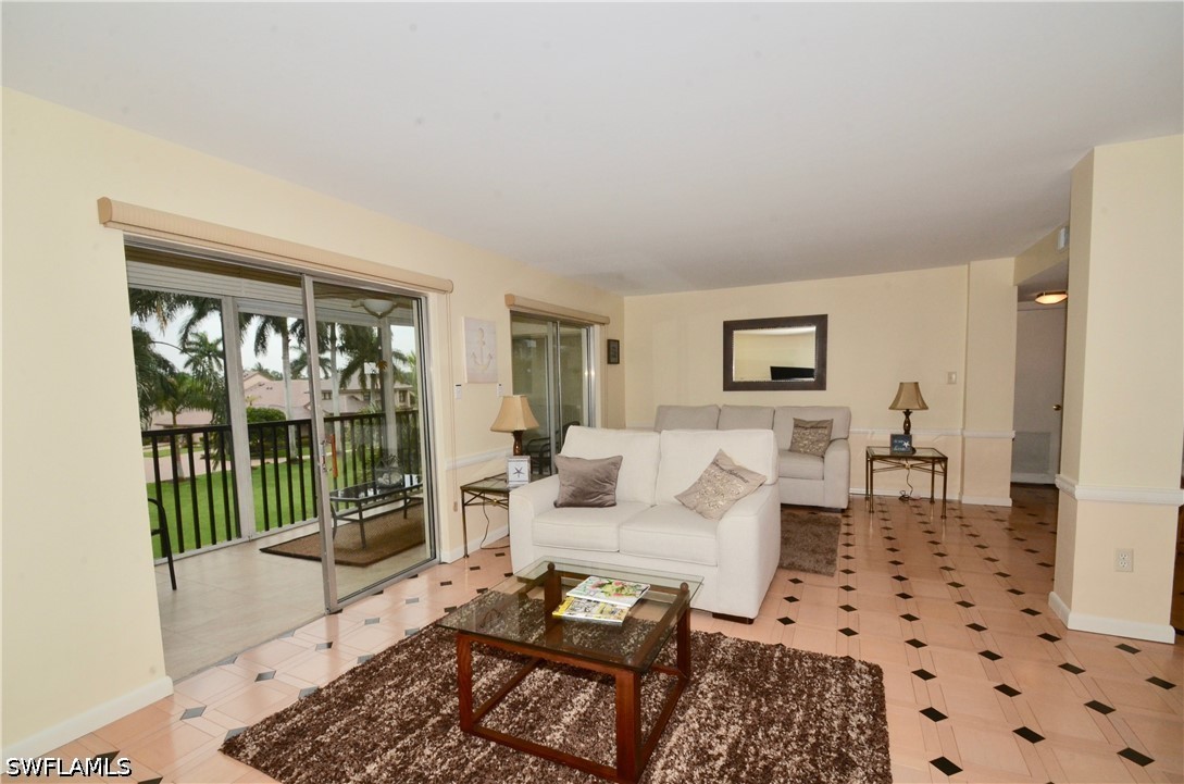 555 Park Shore Dr B-309 Property Photo 9