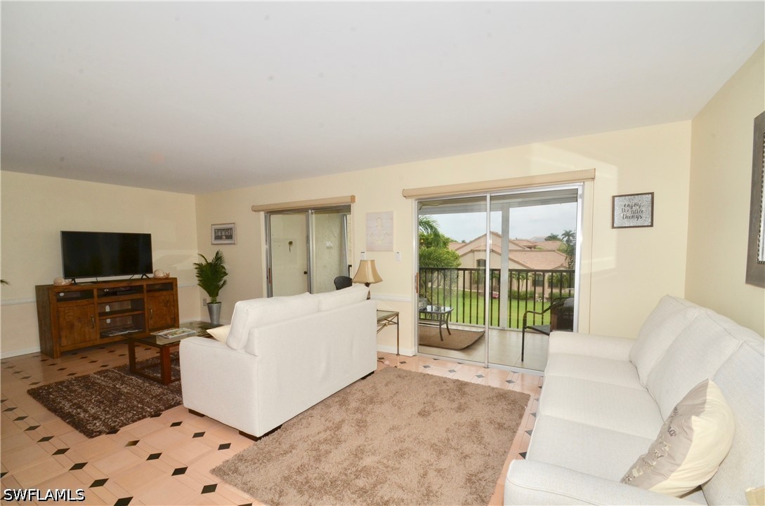 555 Park Shore Dr B-309 Property Photo 10