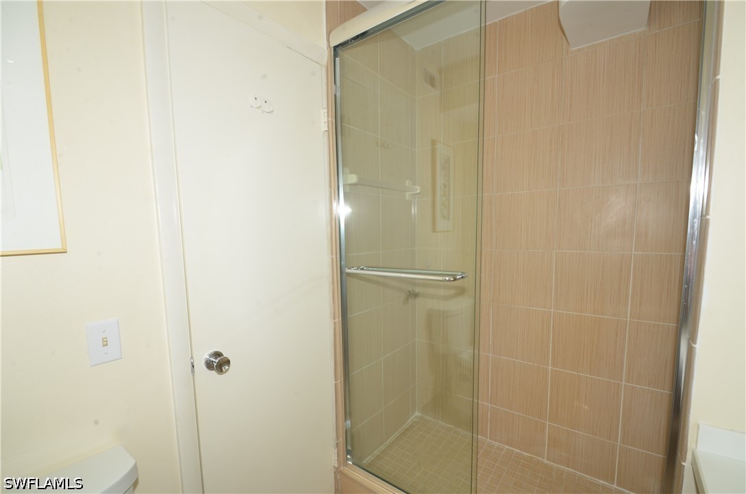 555 Park Shore Dr B-309 Property Photo 17
