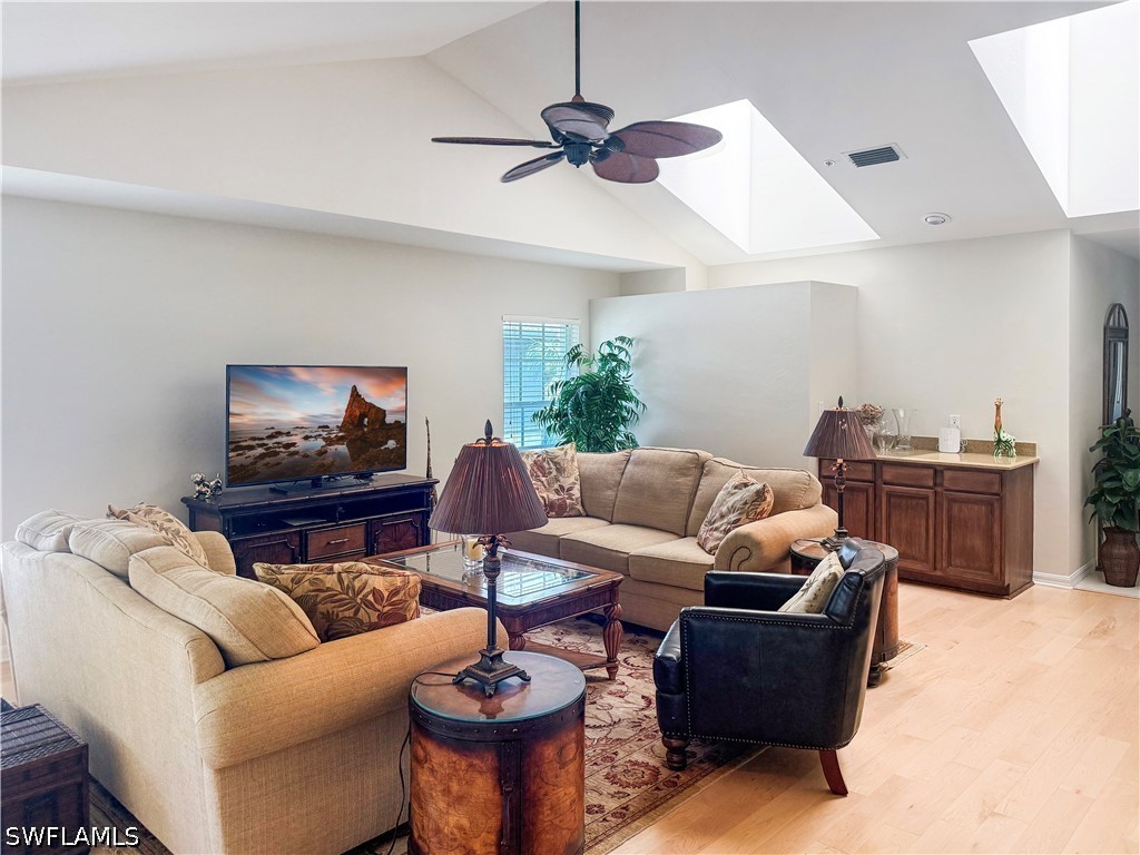 776 Eagle Creek Dr 303 Property Photo 6