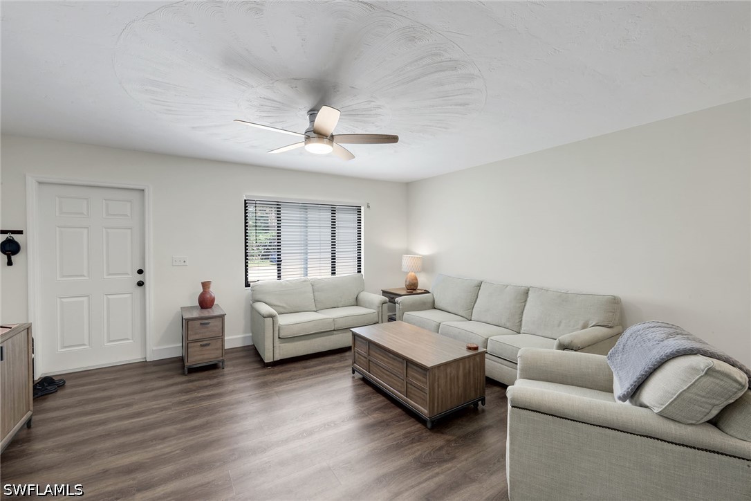 27051 Edgewood St Property Photo 4
