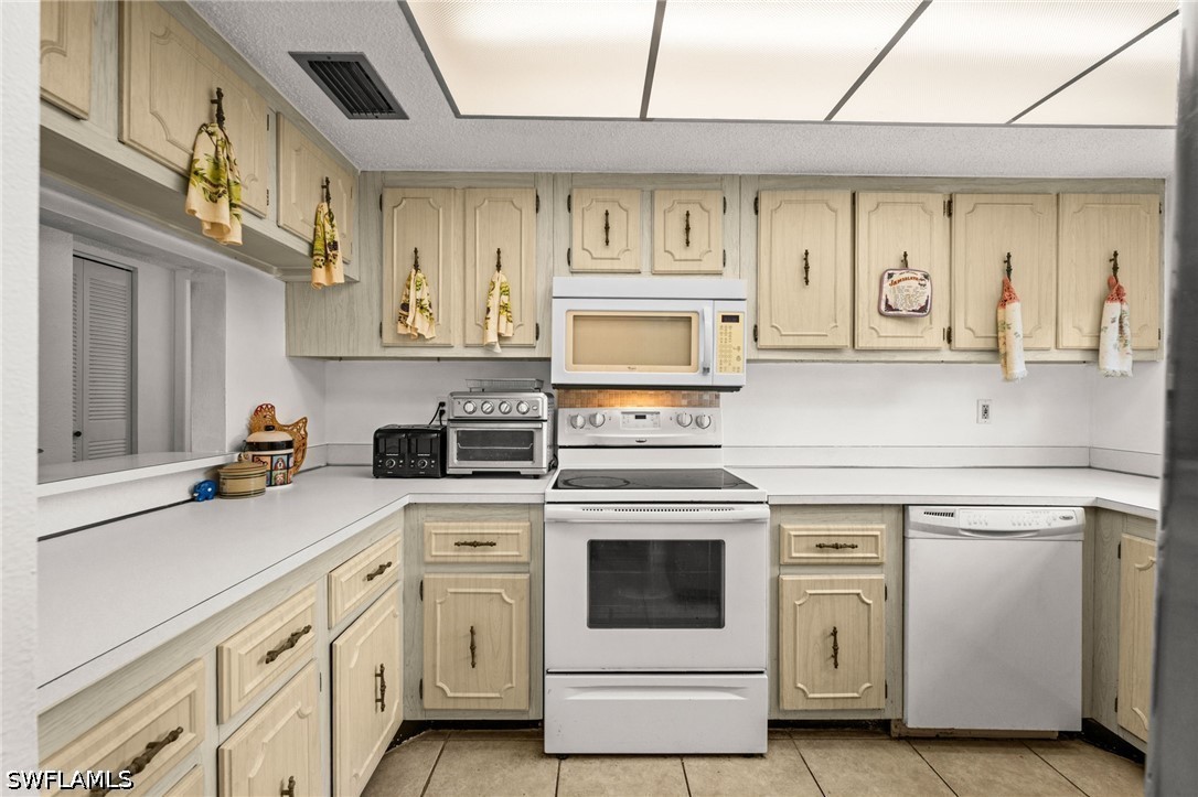 7001 New Post Dr 3 Property Photo 6