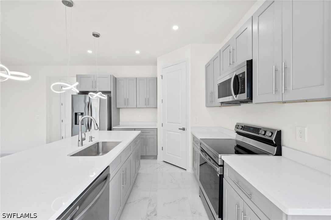 3238 Katherine St Property Photo 6