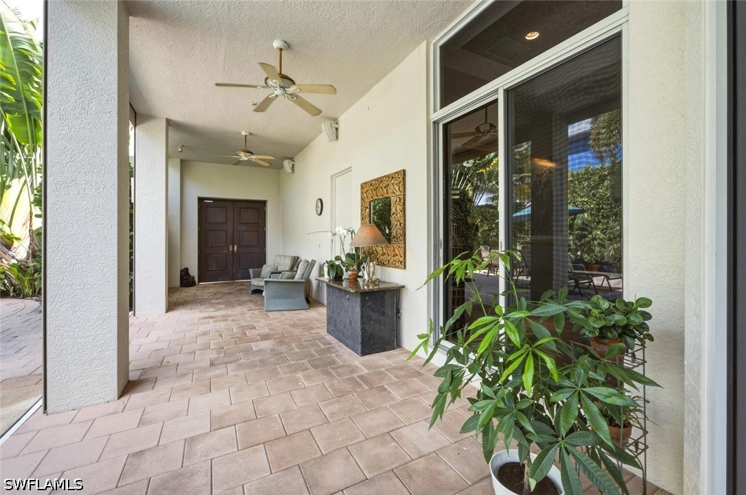 576 96th Ave N Property Photo 4