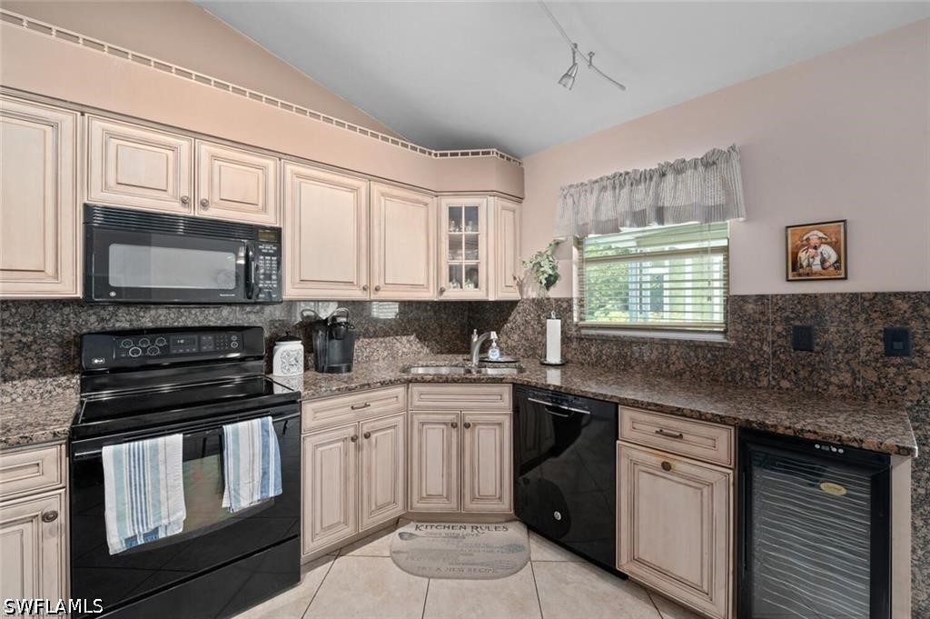 22614 Fountain Lakes Blvd Property Photo 4
